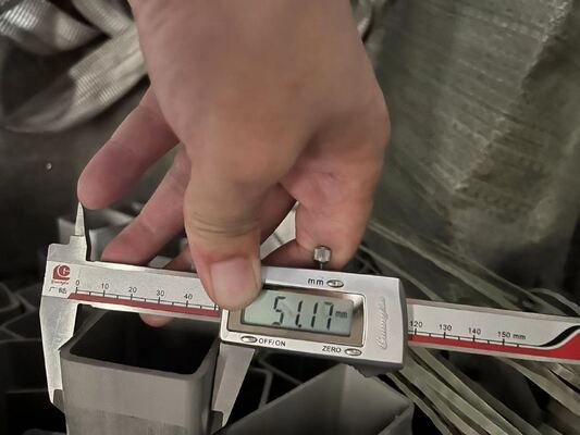 Round 304 316L Stainless Steel Tubes 6mm Thread Male Female Welded Pipe Suitable for Architectural Decoration